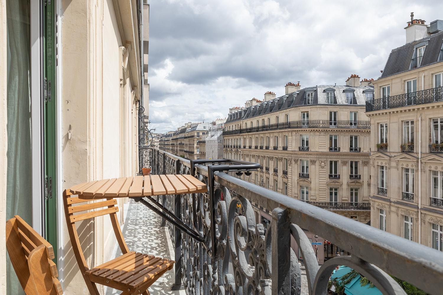 Collection Serviced In Opera - Rue Saint-lazare * Parijs